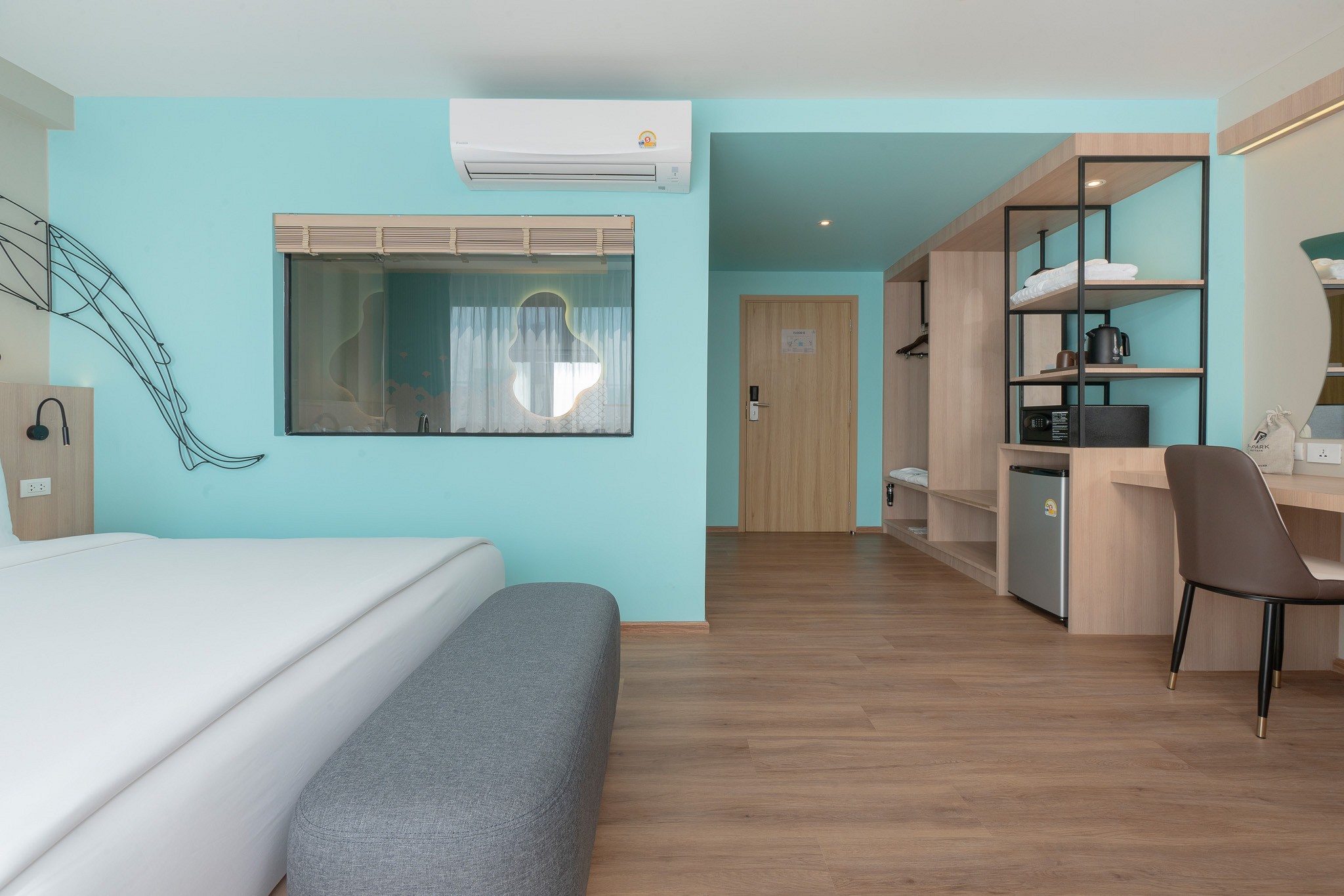 Deluxe Premier With Bathtub Room