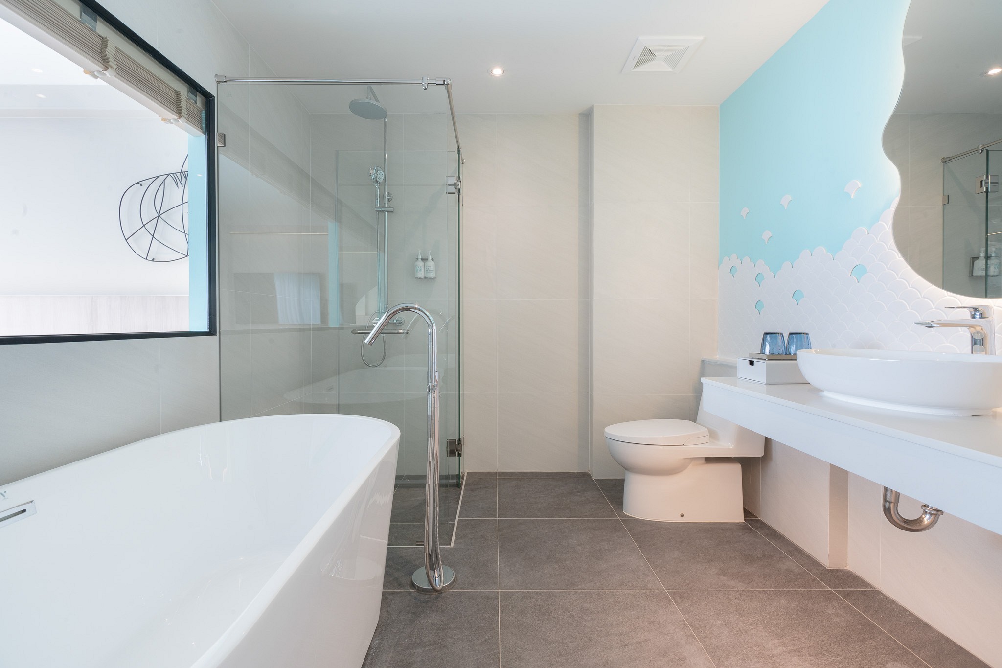 Deluxe Premier With Bathtub Room